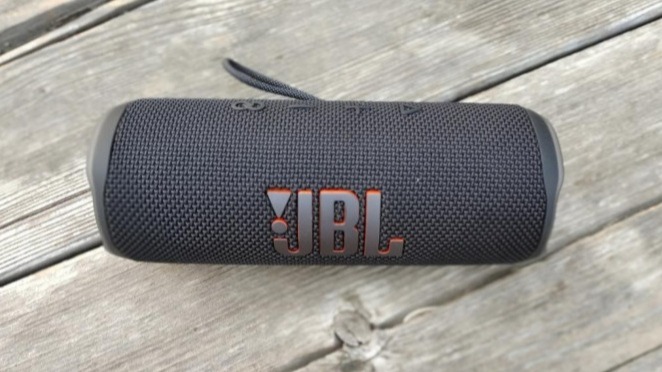 jbl flip6蓝牙音箱评测：任何位置都是c位！的第2张示图