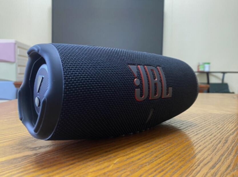 jbl charge5桌面音响测评：让生活充满美妙的音乐的第3张示图