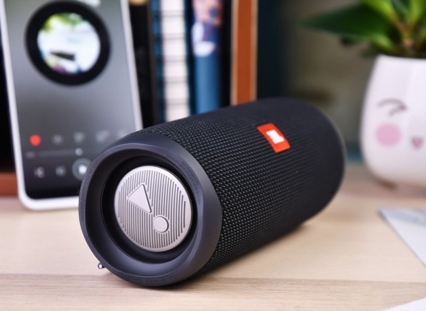 jbl flip5便携式蓝牙音箱评测：深度防水更耐用的第1张示图