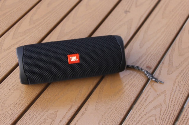 jbl flip5蓝牙音箱评测：为生活增添听音乐趣的第3张示图