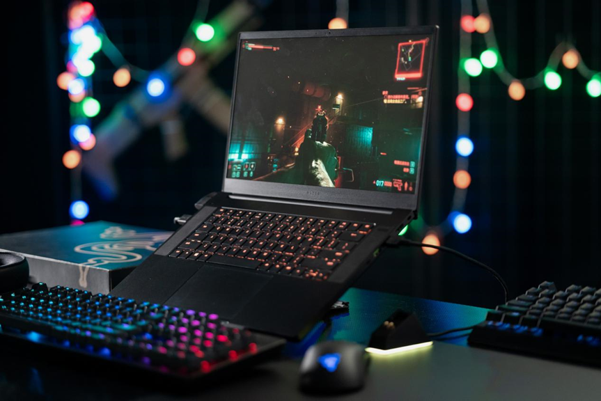 雷蛇笔记本系列中灵刃15标准版、razer book和灵刃14锐龙版笔记本，哪个好？的第1张示图